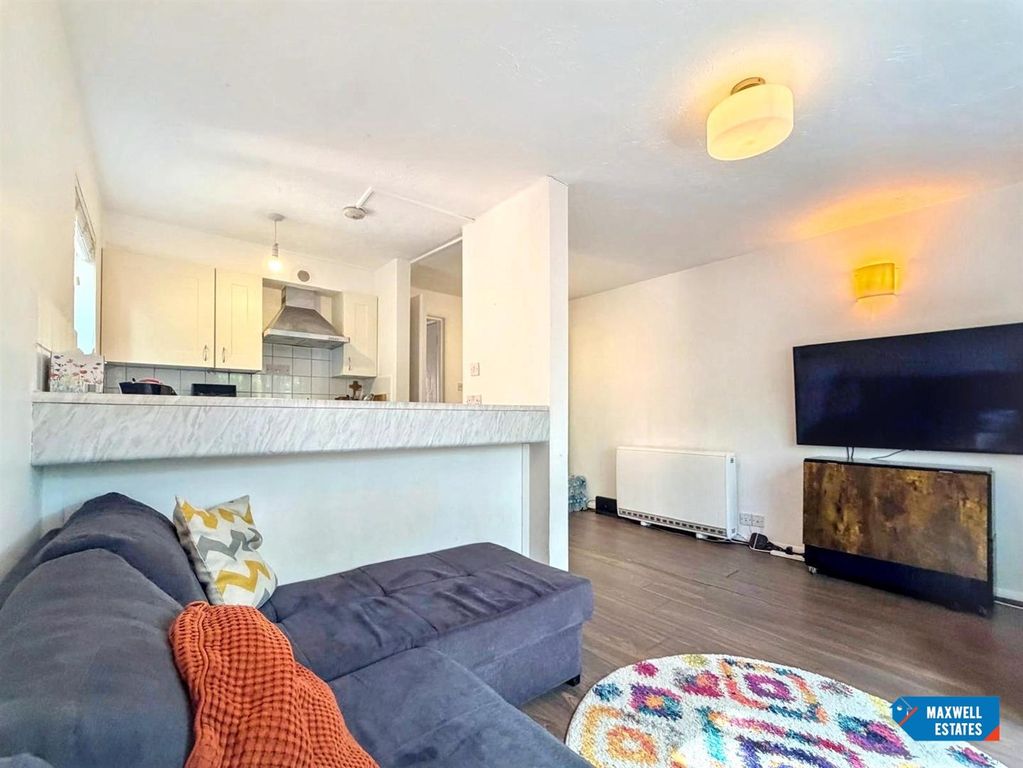 Property photo 2 of 10 Oval Court 9.Jpg