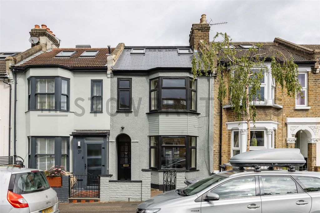 Property photo 1 of 32