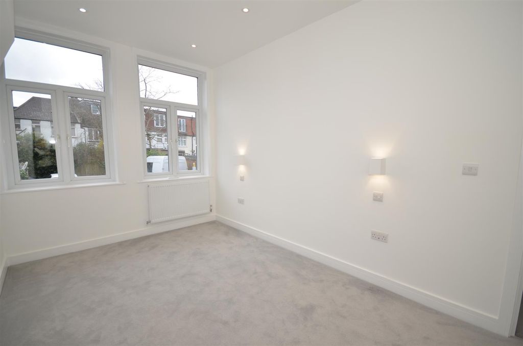 Property photo 1 of 7 Bedroom 2