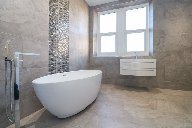Property photo 2 of 23 Family Bathroom