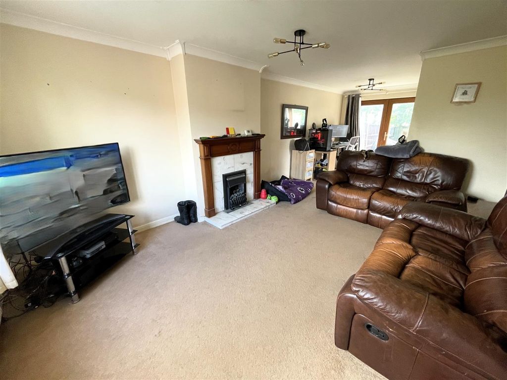 Property photo 3 of 9 Lounge