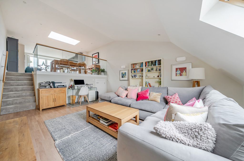 Property photo 2 of 8 1455465-12-69Fa06...