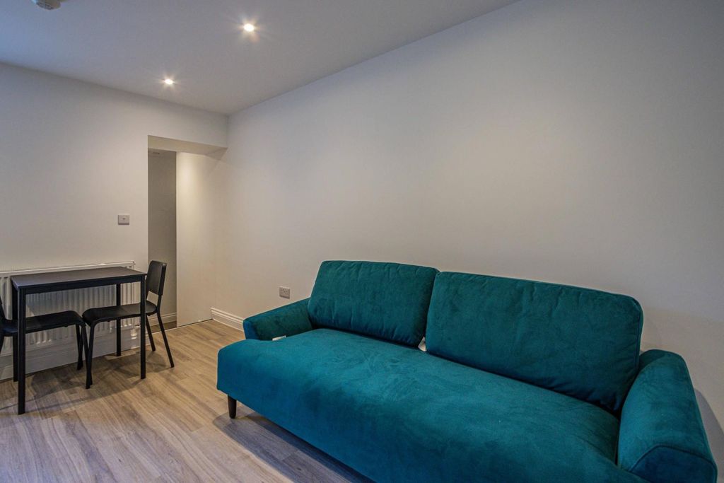 Property photo 3 of 7 Img-6.Jpg