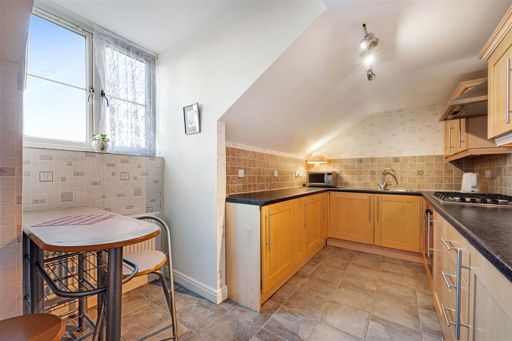 Property photo 3 of 18 Kitchen