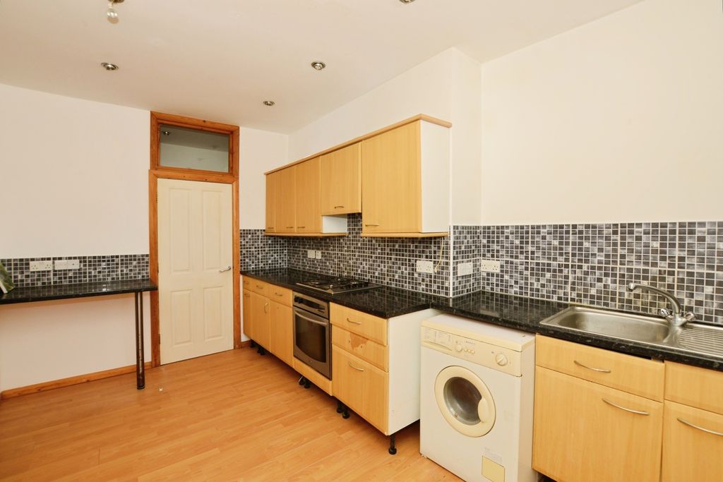 Property photo 3 of 15 Kitchen
