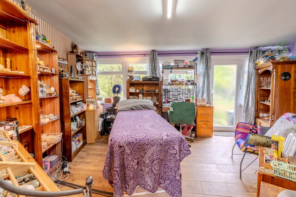 Property photo 2 of 22