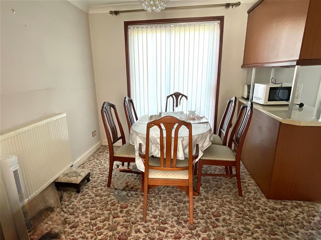 Property photo 3 of 9 Kitchen