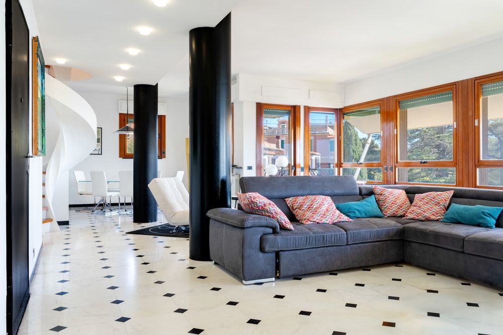 Property photo 2 of 35