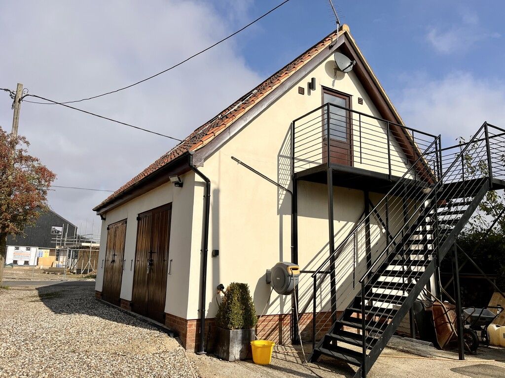 Property photo 2 of 7 1