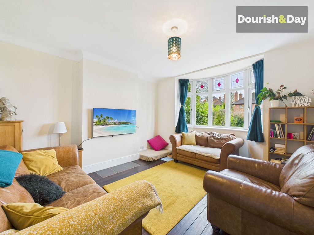 Property photo 2 of 18 Lounge