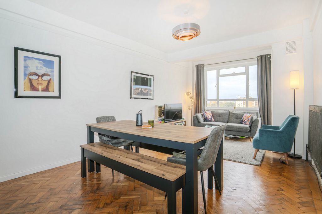 Property photo 2 of 13 Photo 4