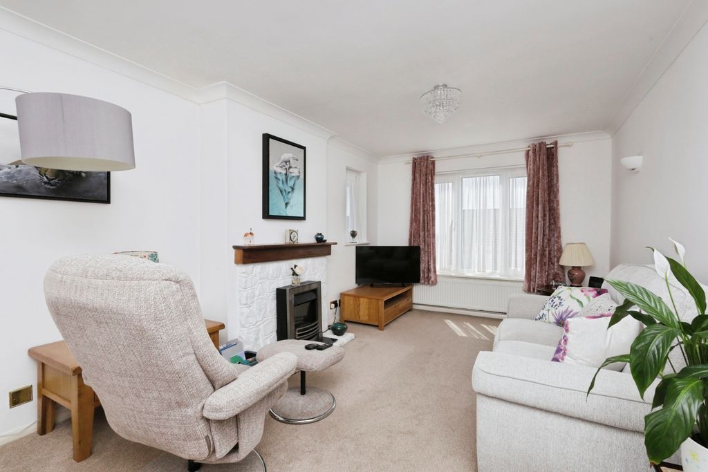 Property photo 3 of 17 Photo