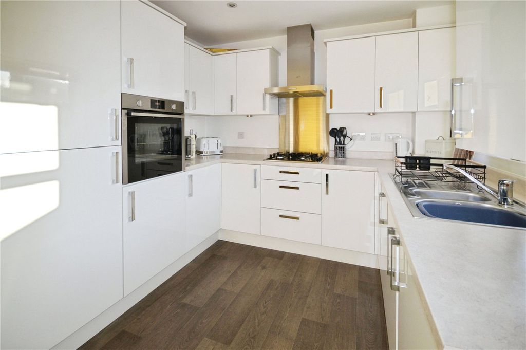 Property photo 2 of 16 Kitchen/Dining Room