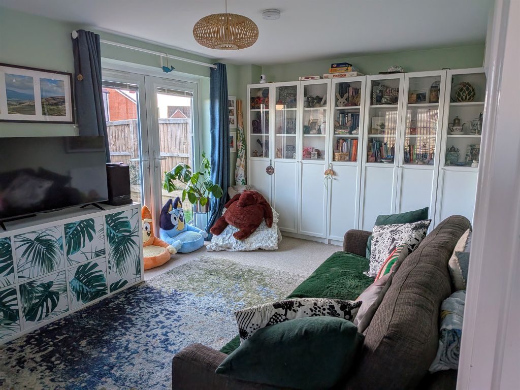 Property photo 2 of 15 Lounge