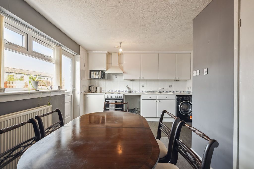 Property photo 1 of 16 Kitchen / Dining Area