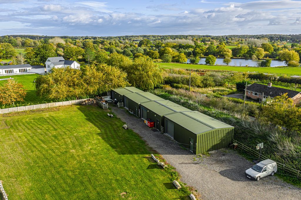 Property photo 1 of 2