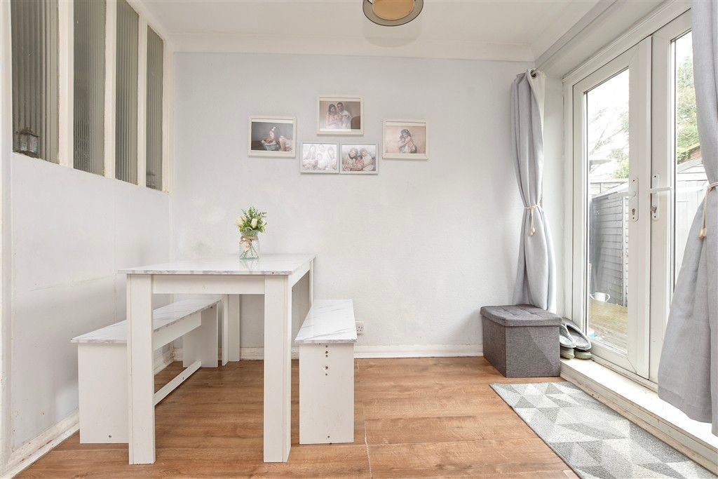 Property photo 3 of 8 Lounge/Diner