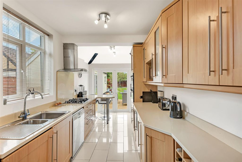 Property photo 3 of 20 Kitchen.Jpg