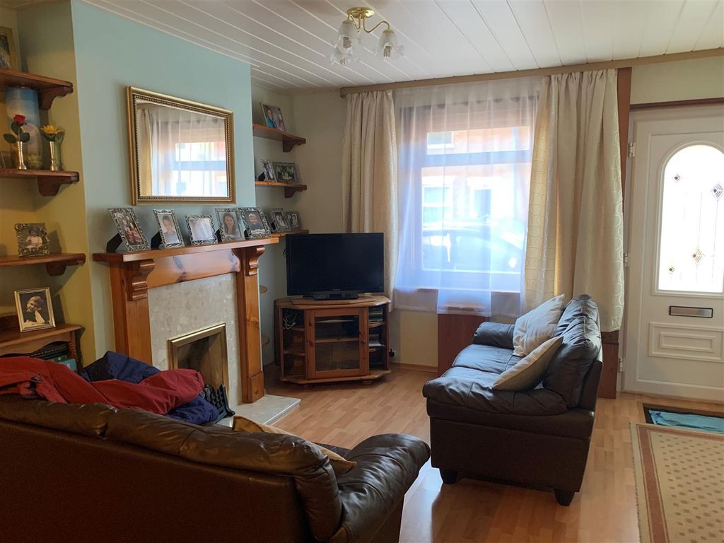 Property photo 3 of 8 Lounge.Jpg