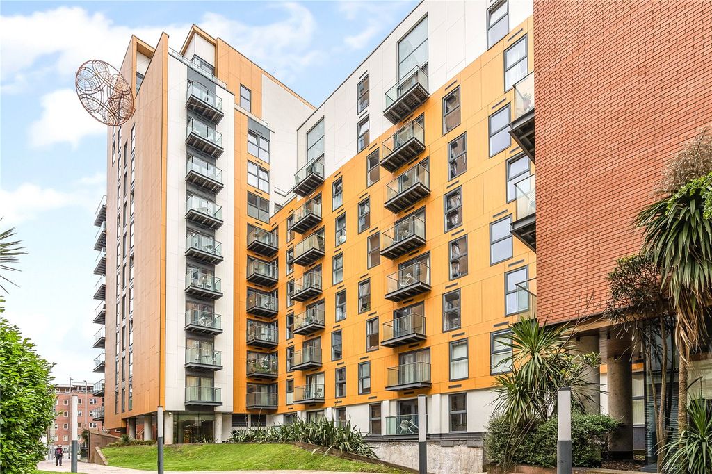 Property photo 1 of 14 External