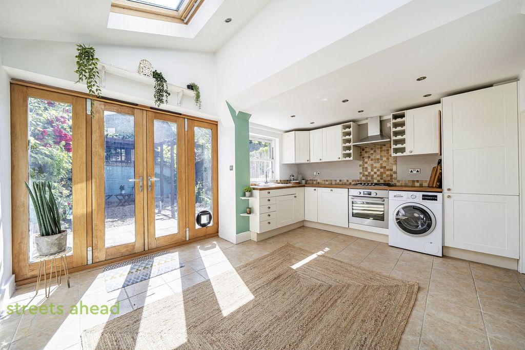 Property photo 3 of 16 F5783d8d-20Ad-4c8...