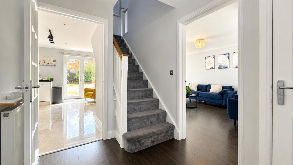 Property photo 2 of 18 D05A8Fb5-7584-45D6-920A-83373D33BA73.Png