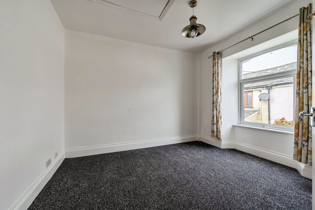 Property photo 2 of 17 Photo