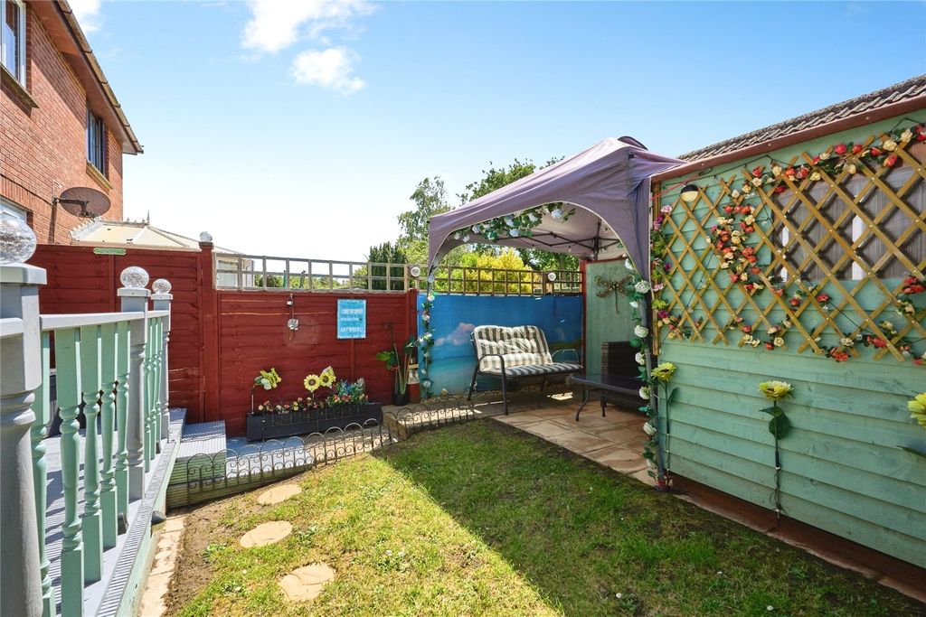 Property photo 3 of 17 Garden
