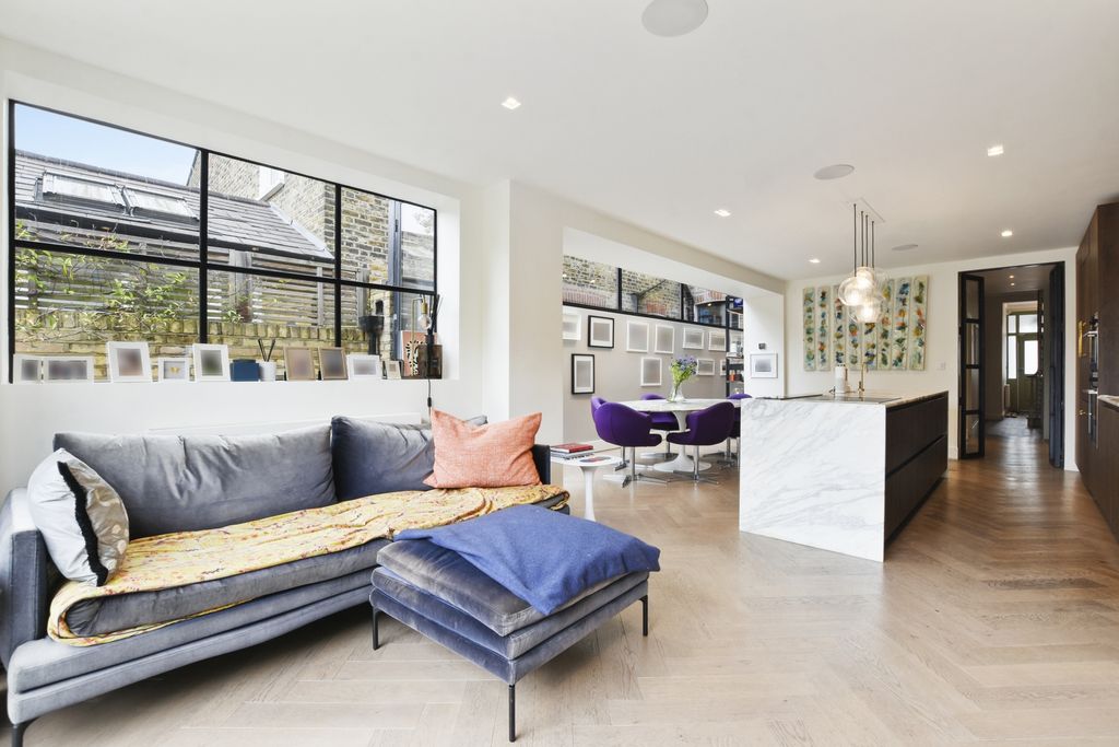 Property photo 1 of 15 Photo 9