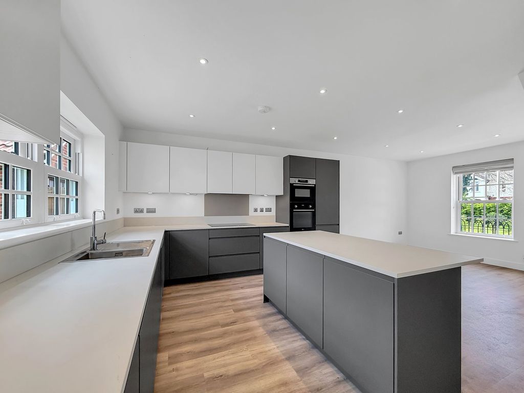 Property photo 3 of 28