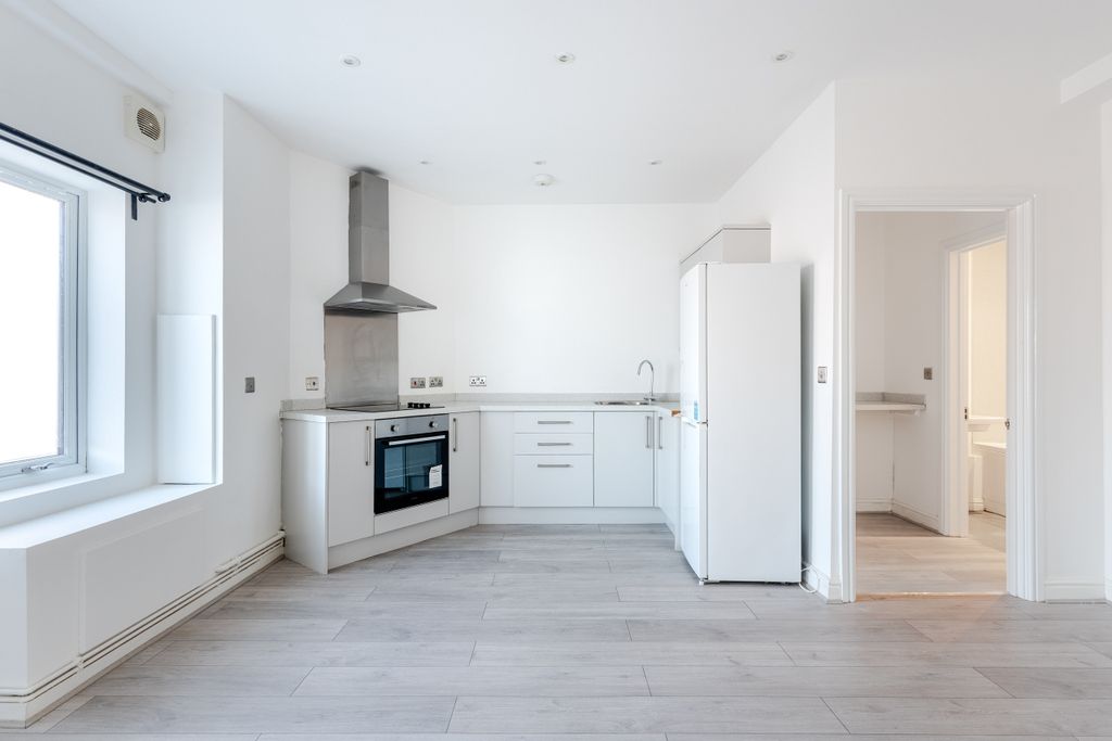 Property photo 2 of 13 A7408865-Hdr-2