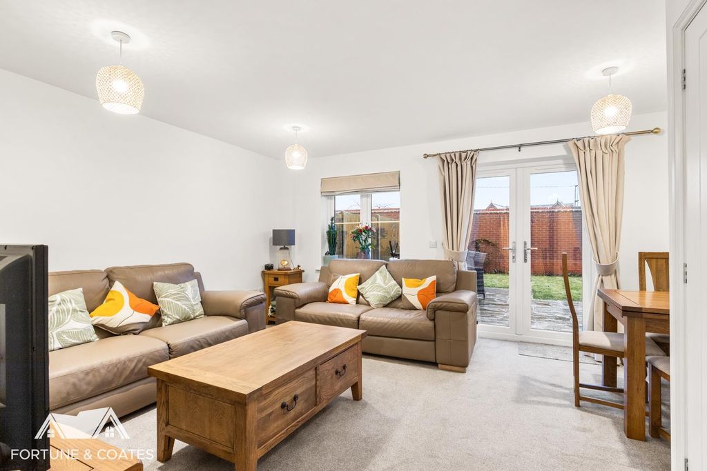 Property photo 2 of 17 Dragonflyway_7.Jpg