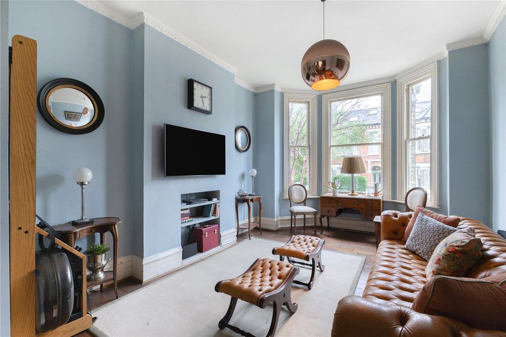 Property photo 3 of 17 Reception