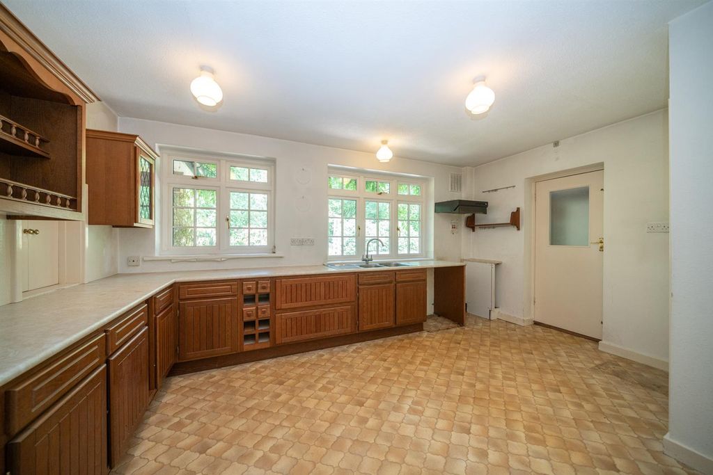 Property photo 3 of 19 Kitchen