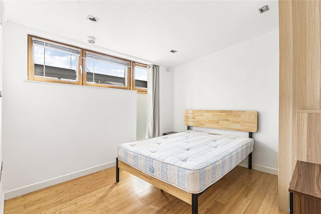 Property photo 3 of 19 Bedroom
