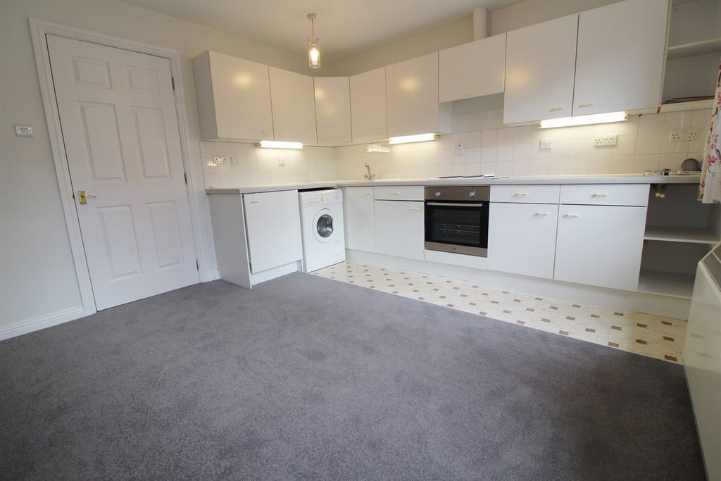 Property photo 1 of 4 Kitchen (Main)