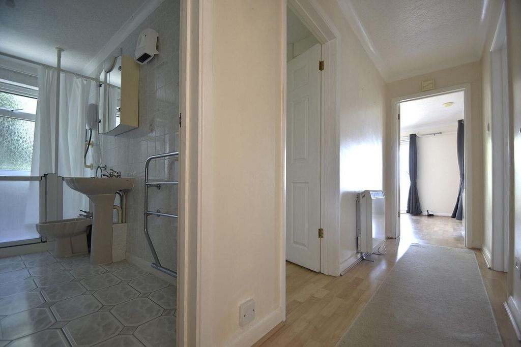 Property photo 3 of 14 Bathroom