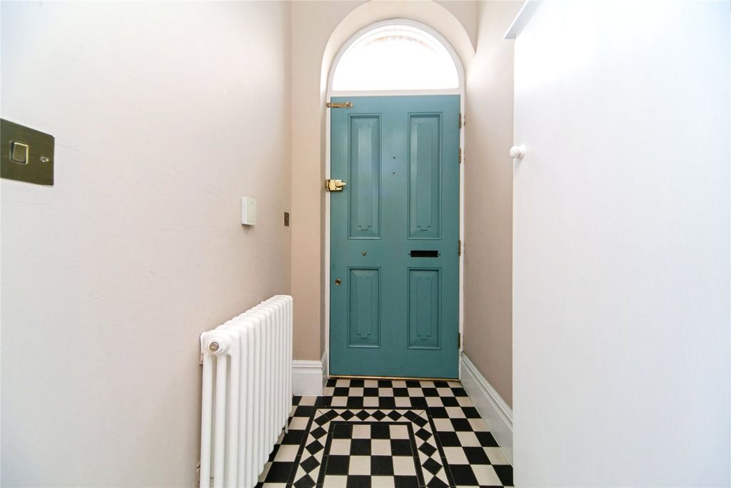 Property photo 2 of 29 Picture No. 30