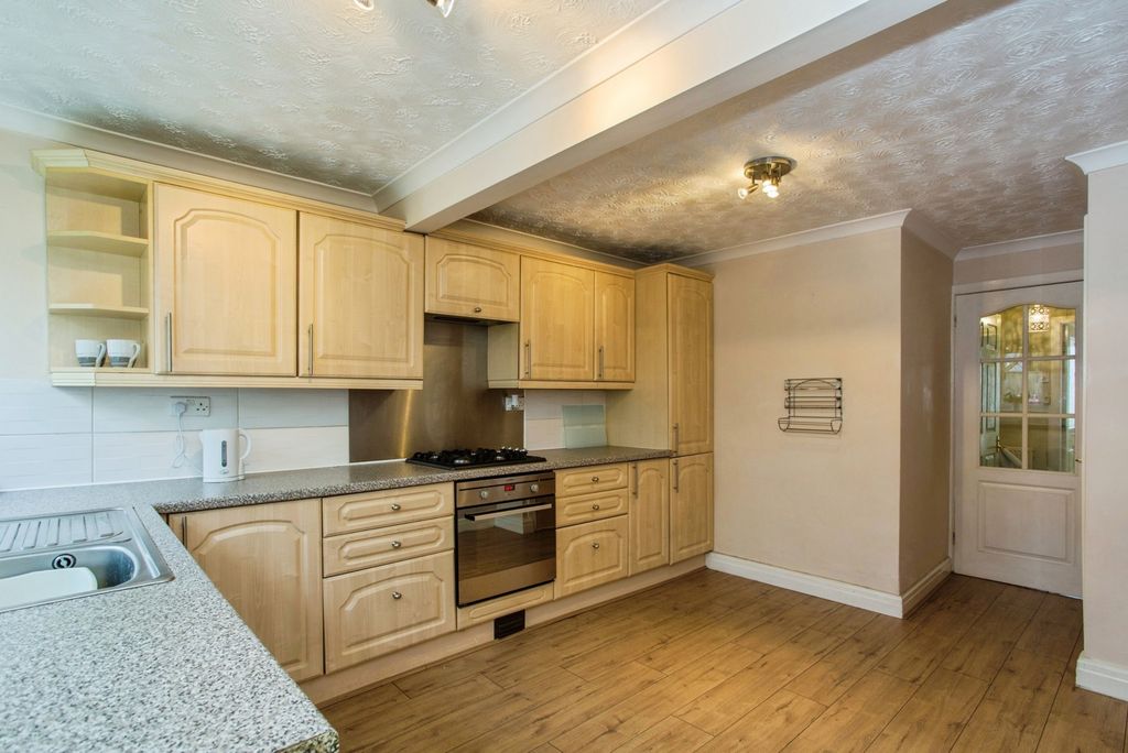 Property photo 3 of 16 Kitchen