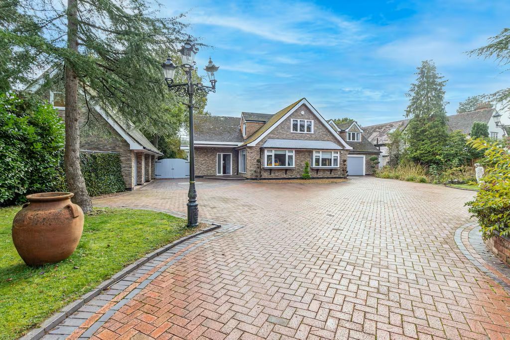 Property photo 1 of 31