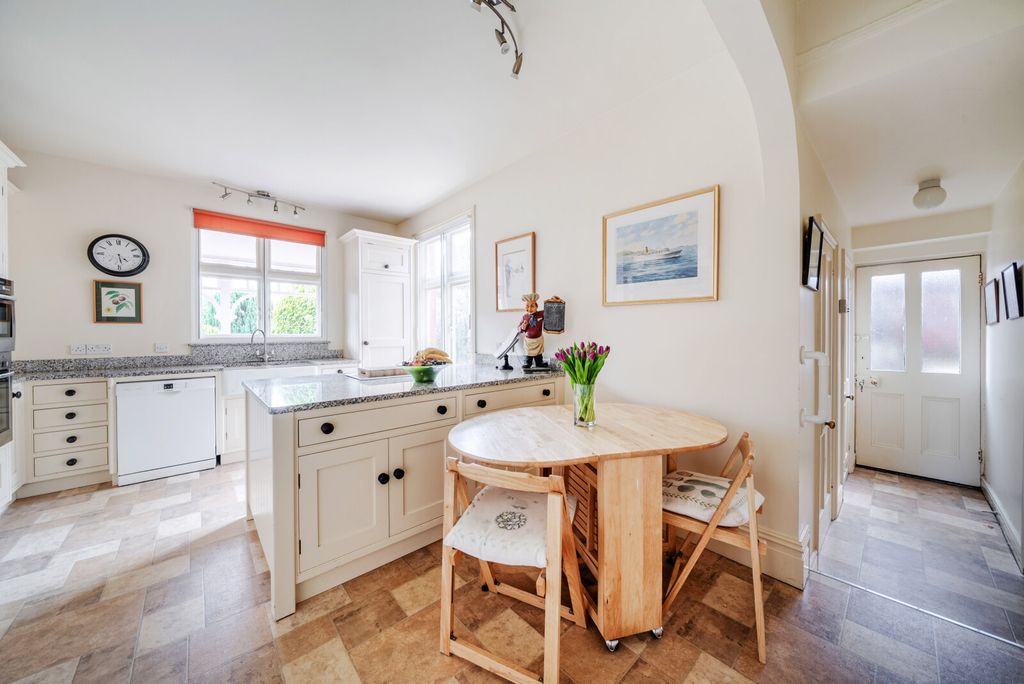 Property photo 2 of 37 Picture 2