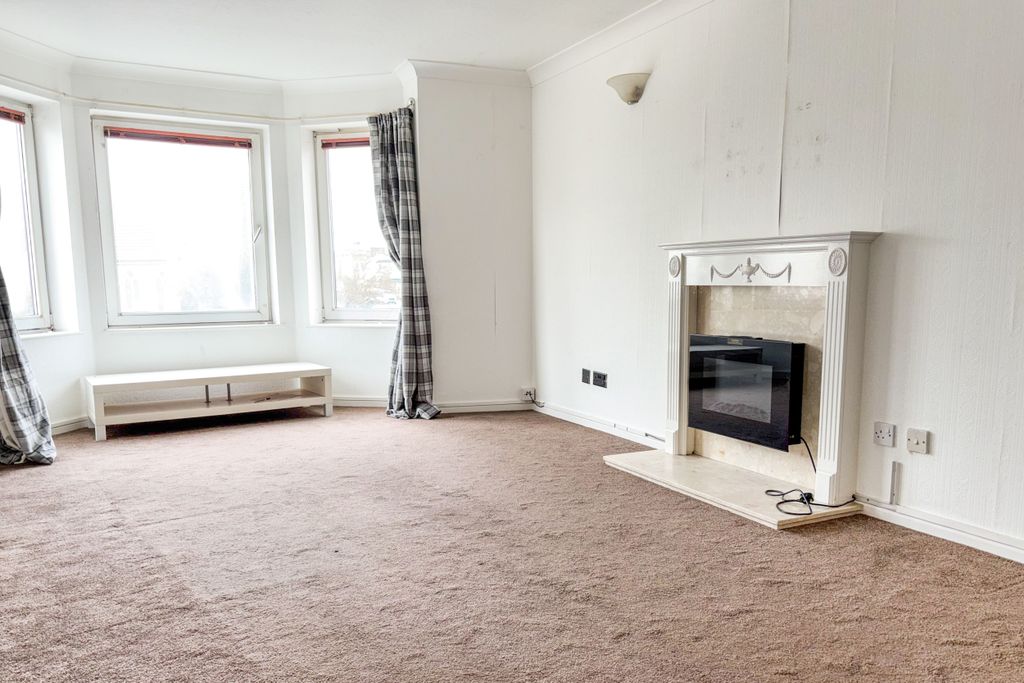 Property photo 3 of 12 Flat 9 Grosvenor Court, 1 Rosemary Road, Clacton -On-Sea Co15 1Ny