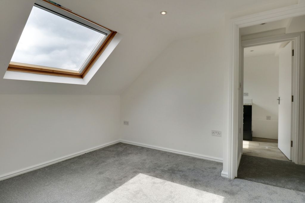 Property photo 1 of 10 4388811