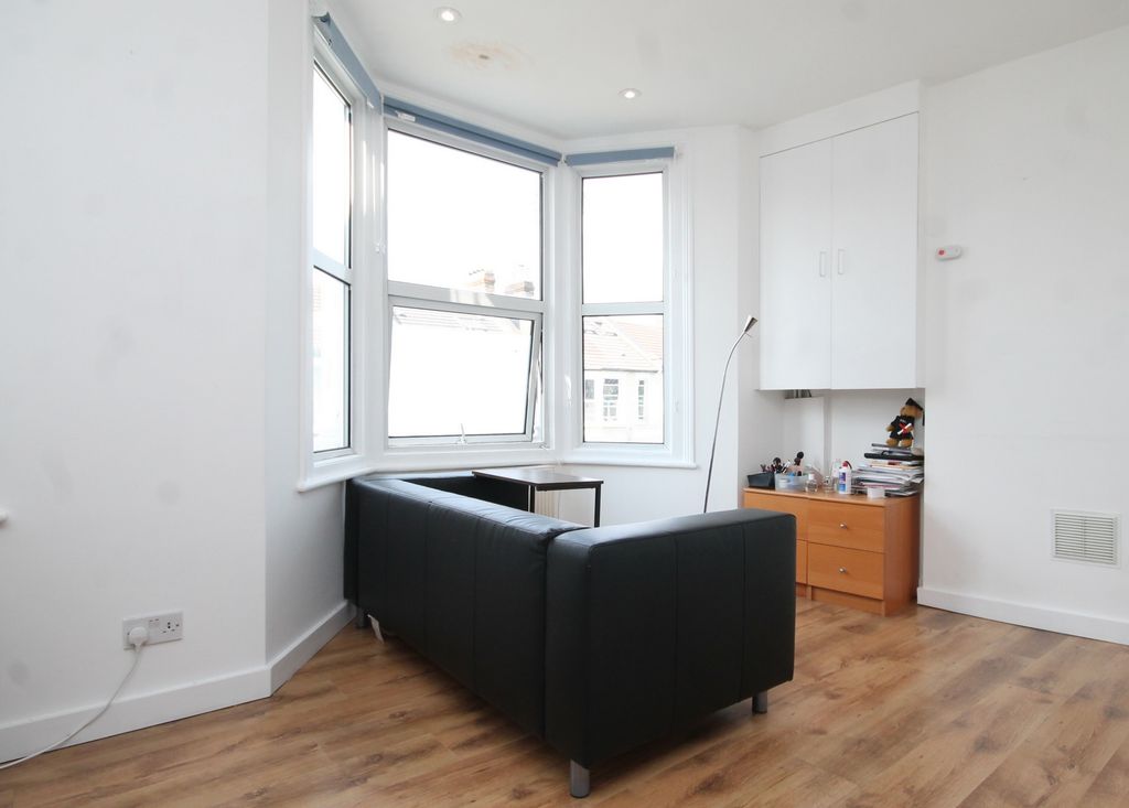 Property photo 2 of 7 Reception