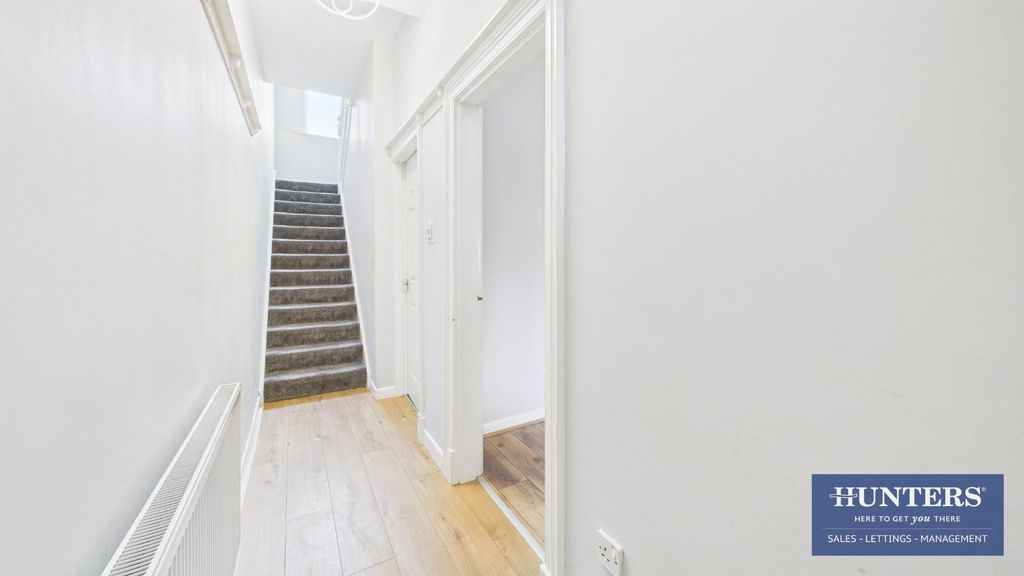 Property photo 2 of 16 Hallway