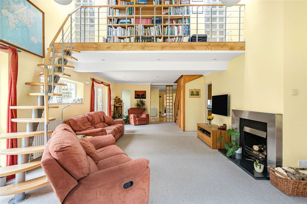 Property photo 2 of 24 Sitting Room