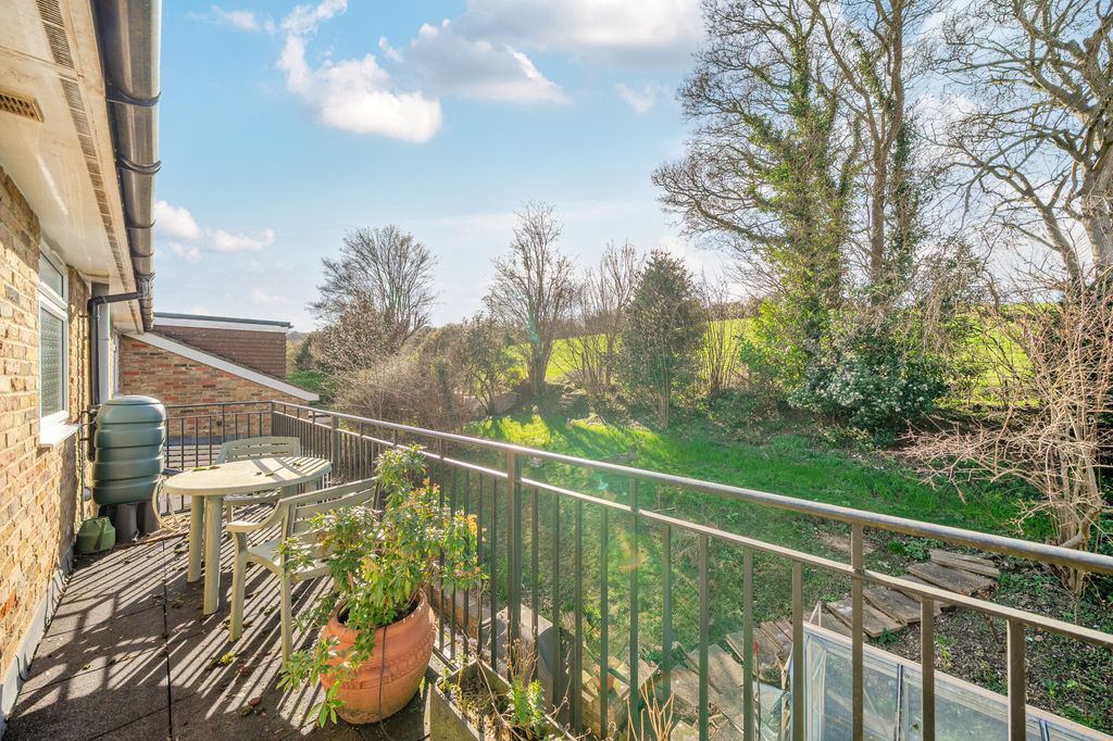 Property photo 3 of 25