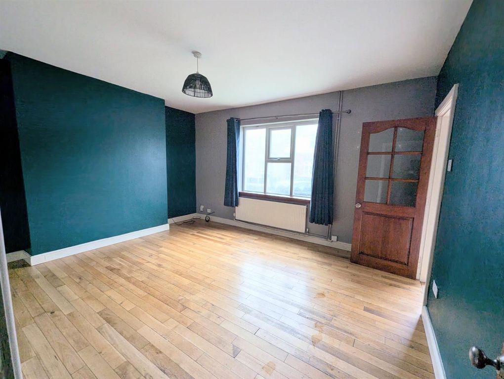 Property photo 2 of 7 70239A89-Da6A-4991-9889-6248132ce52d.Jpg