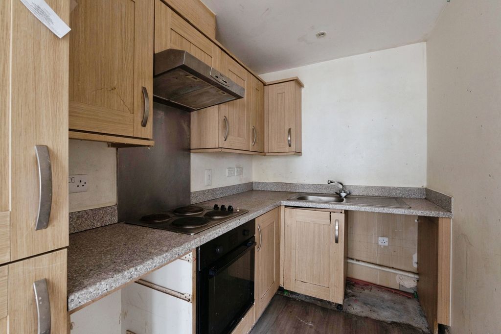 Property photo 2 of 11 Pbox-Img.Jpg