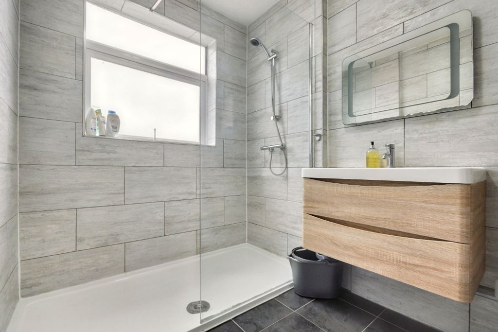 Property photo 3 of 11 Shower Room 1